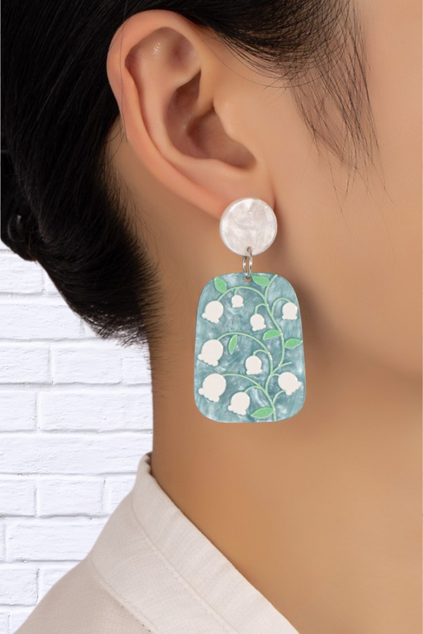 Acetate Drop Earrings With White Flowers